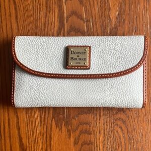 Dooney & Bourke Pebble Grain Continental Clutch